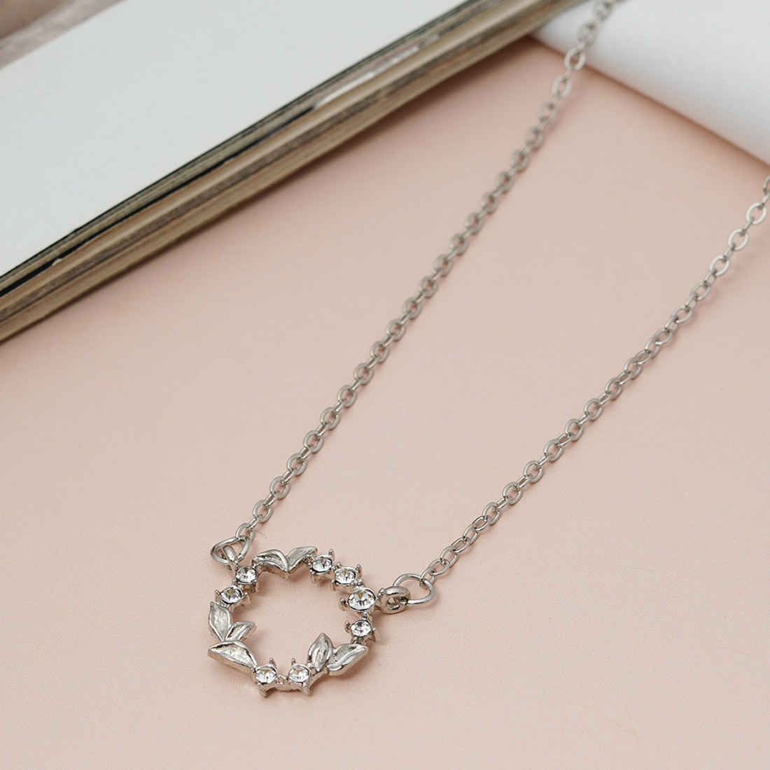 Silver Wreath Pendant Necklace