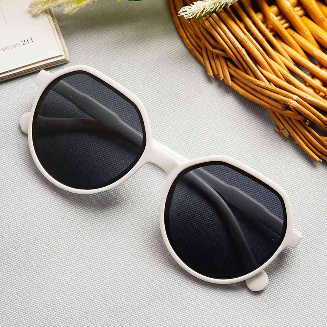 White Trendy Round Frame Sunglasses