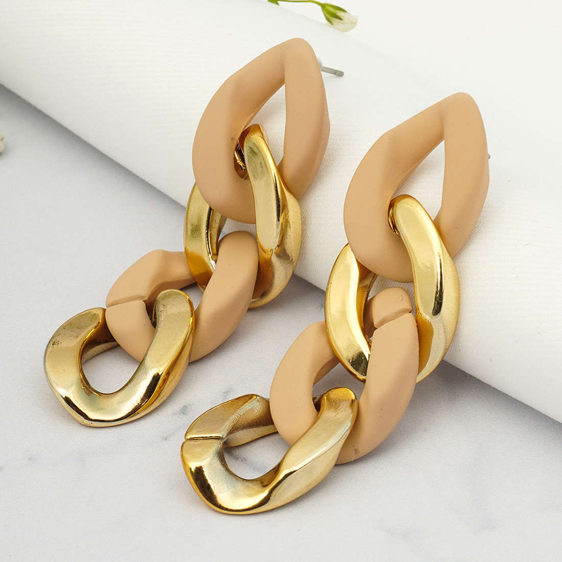 Beige & Gold Curb Chain Earrings
