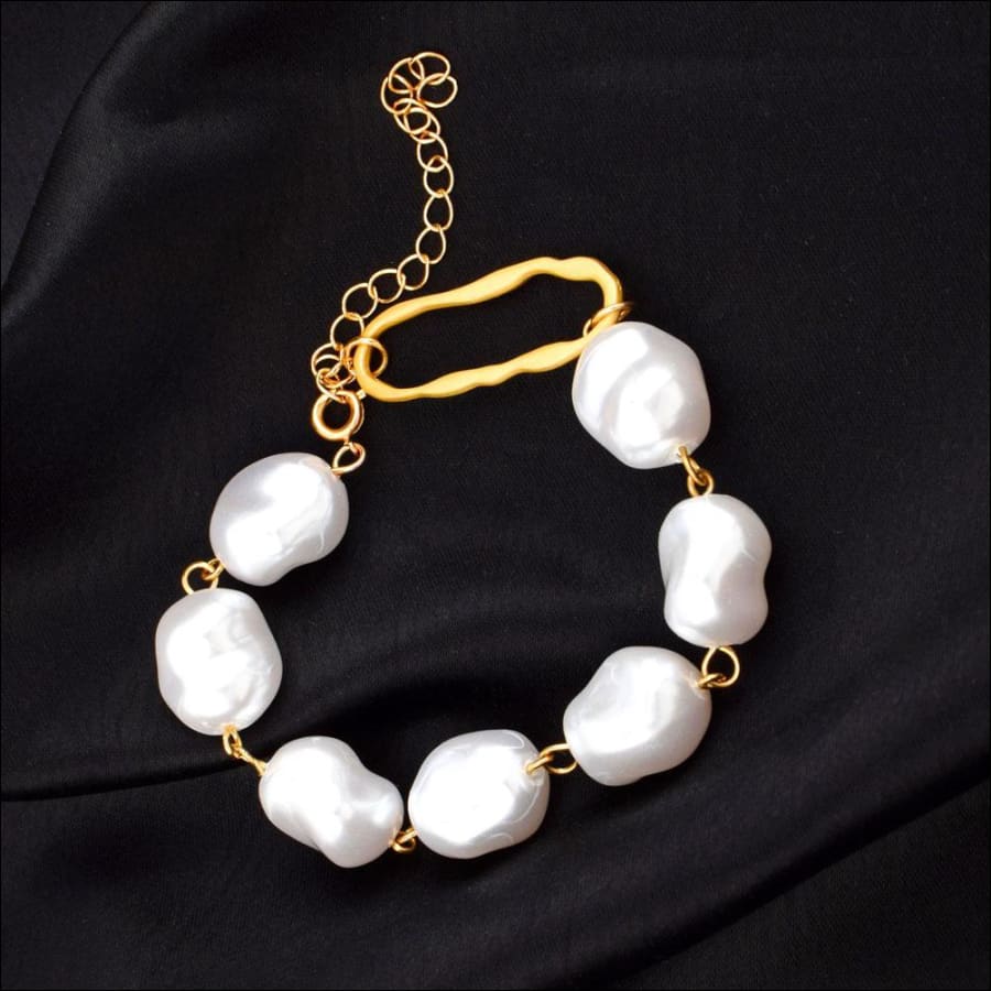 Bellona Twisted Pearls Golden Bracelet