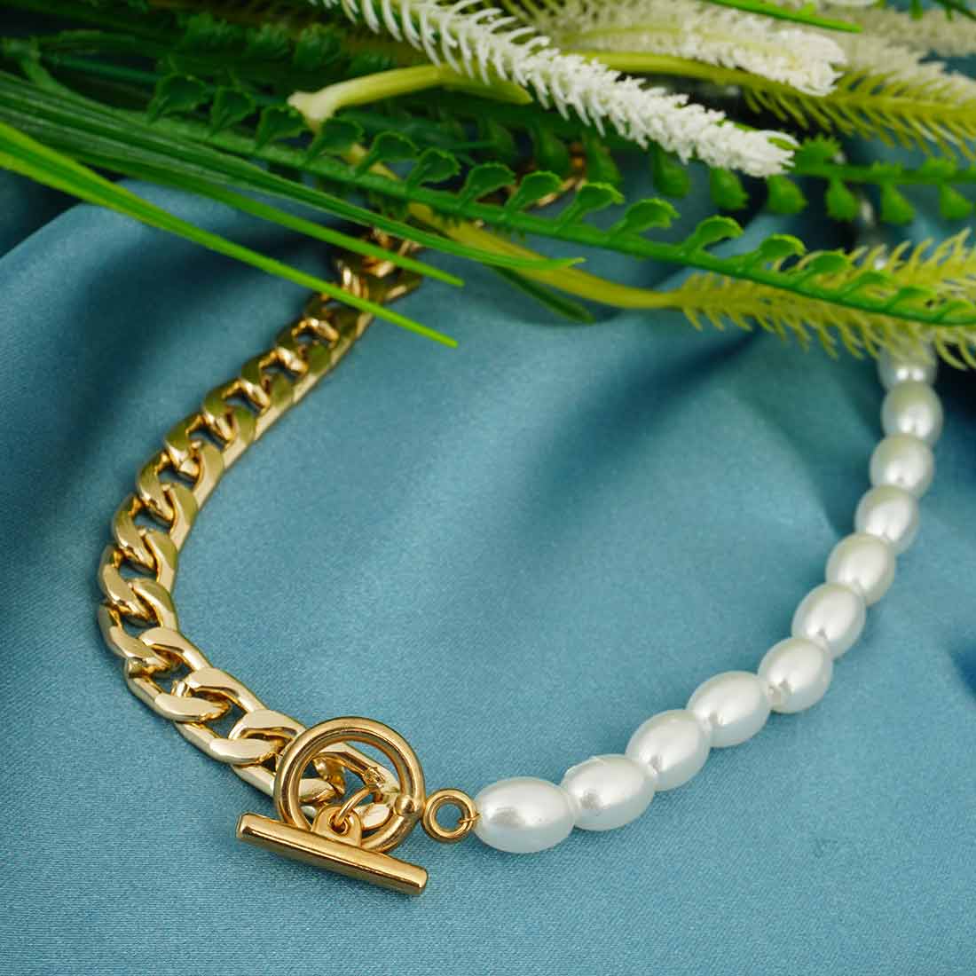 Gold Pearl Choker