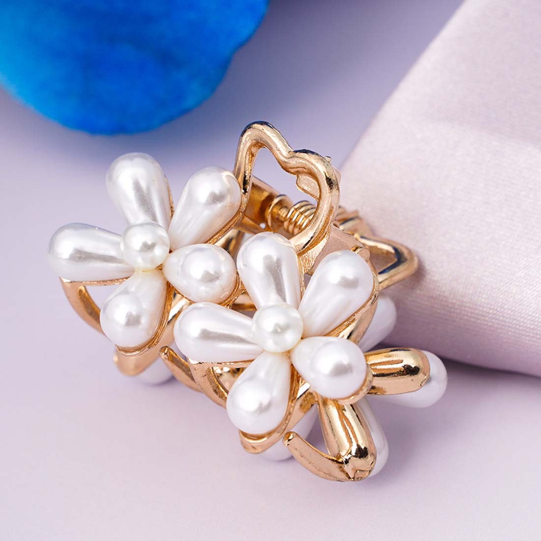White and Golden Hair Claw
