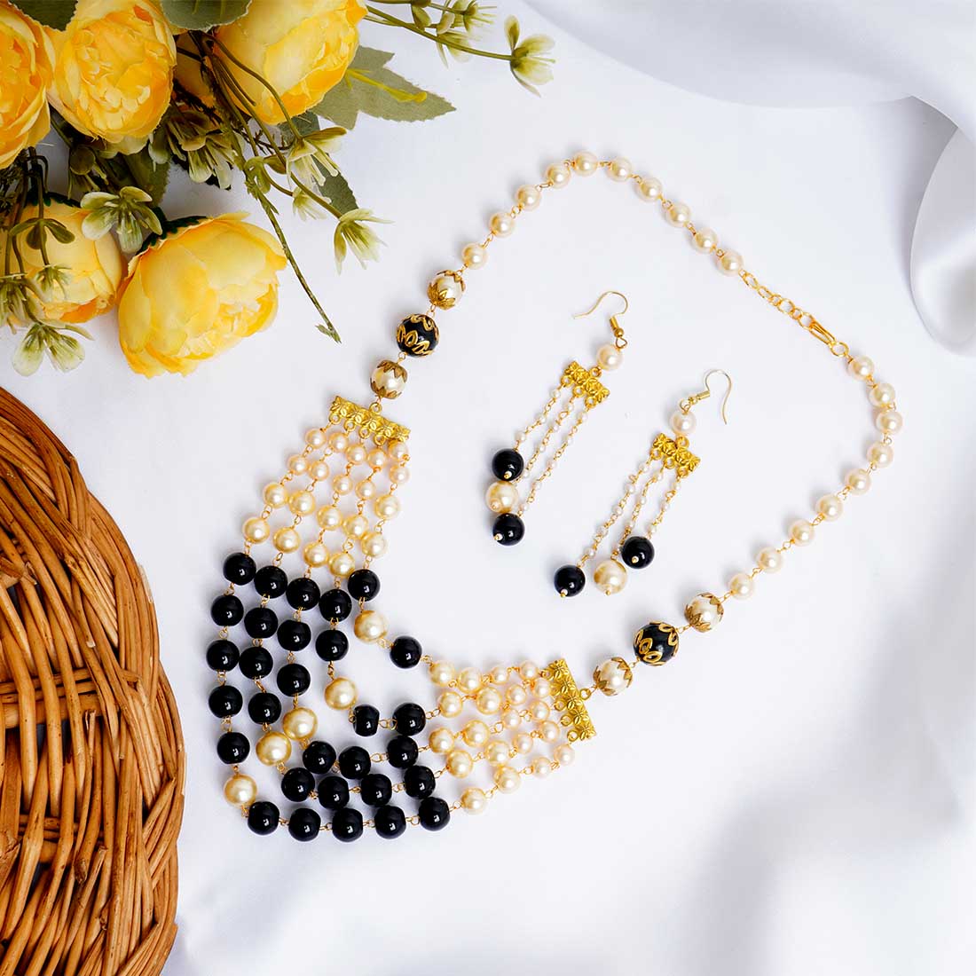 Iditri Black-Golden Pearl necklace