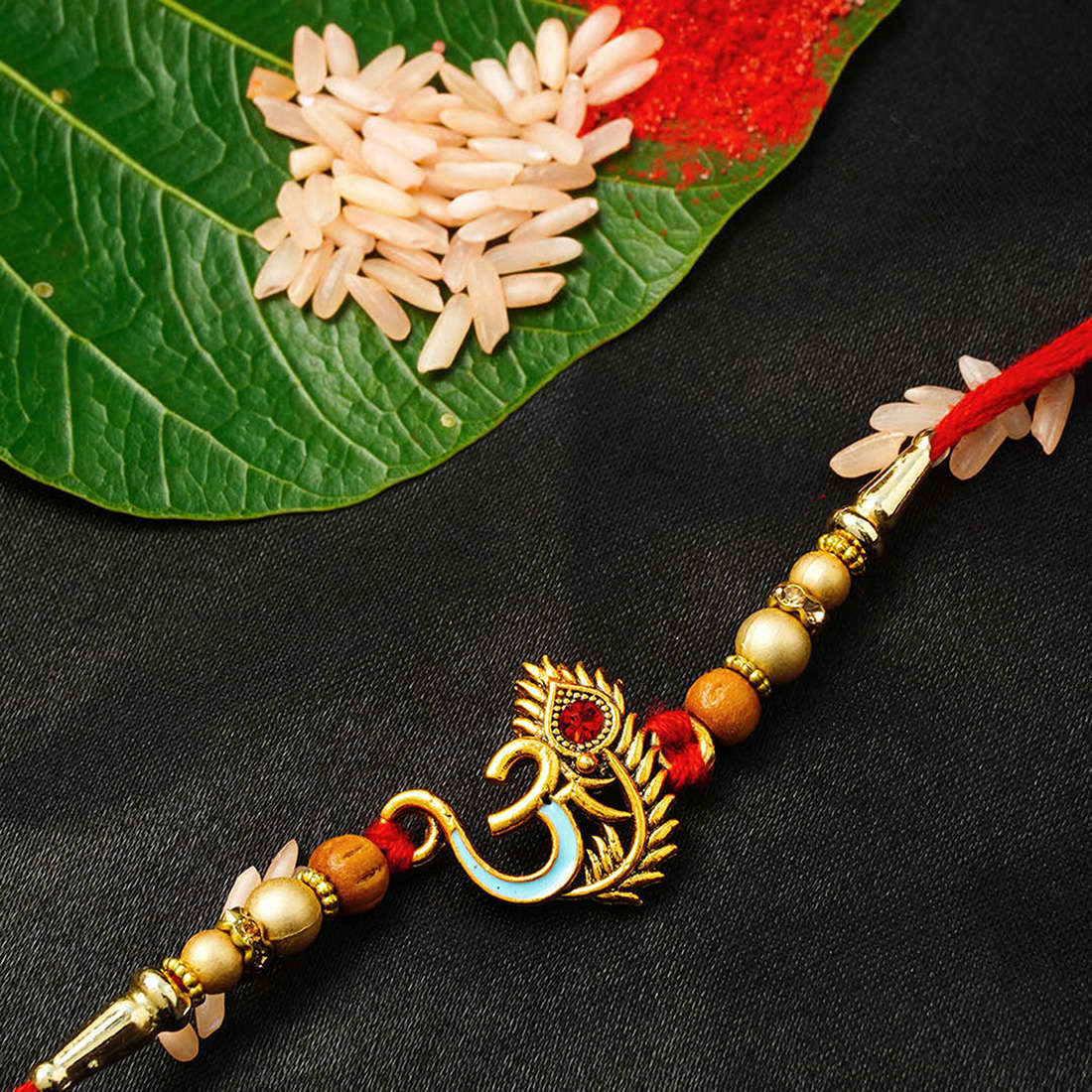 Om Red Mor Pankh Rakhi