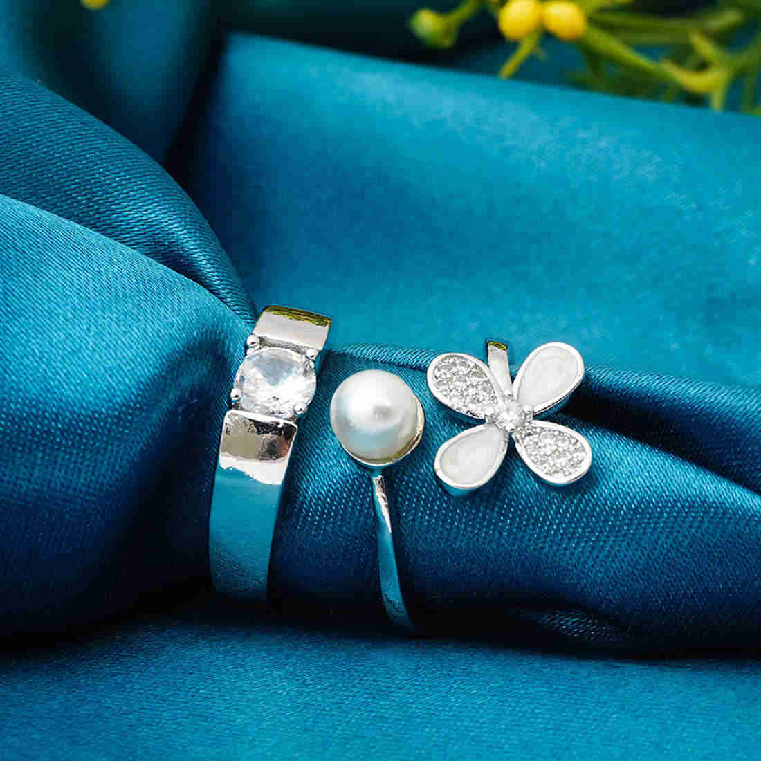 Pearl Flower Couple Rings