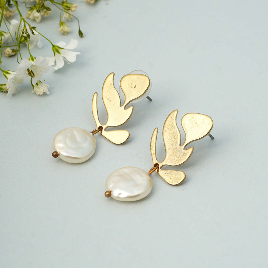 Pearl Leafy Dangling Earrings
