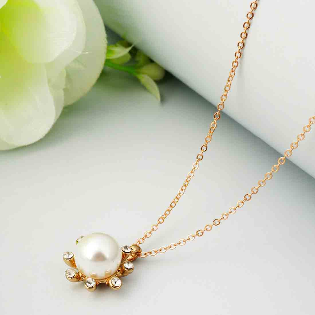 Pearl Rhinestone Pendant Gold Necklace