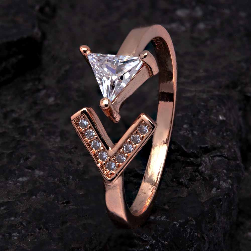 Rosegold Triangle Stud Ring