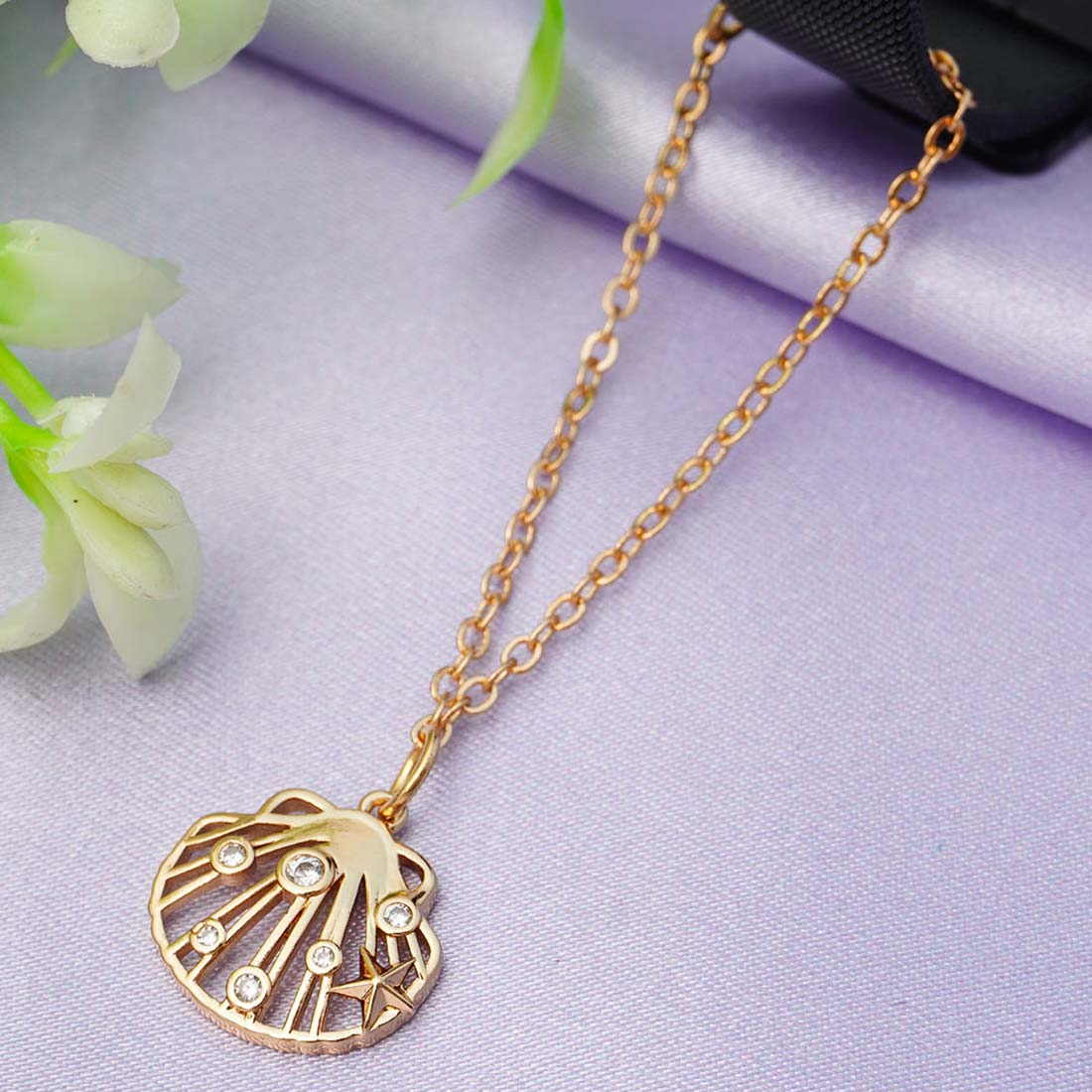 Seashell Chain Watch Charm
