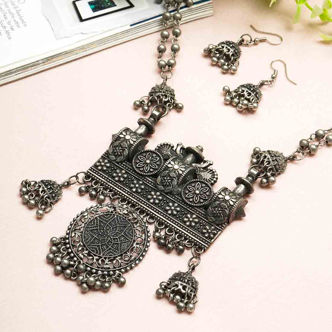Urmika Traditional Motifs Jewel Set
