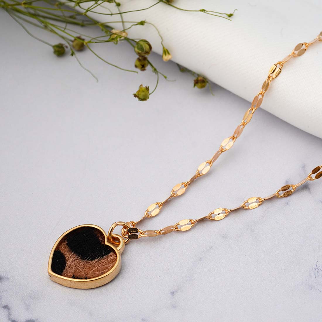 Women Rose Gold-Toned & Black Heart Shaped Pendant With Link Chains